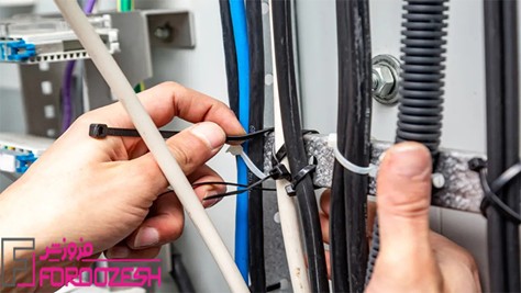 استفاده از نظم دهنده‌ سیم و کابل کامپیوتر